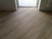 etail přesných dořezů u vstupu na balkon